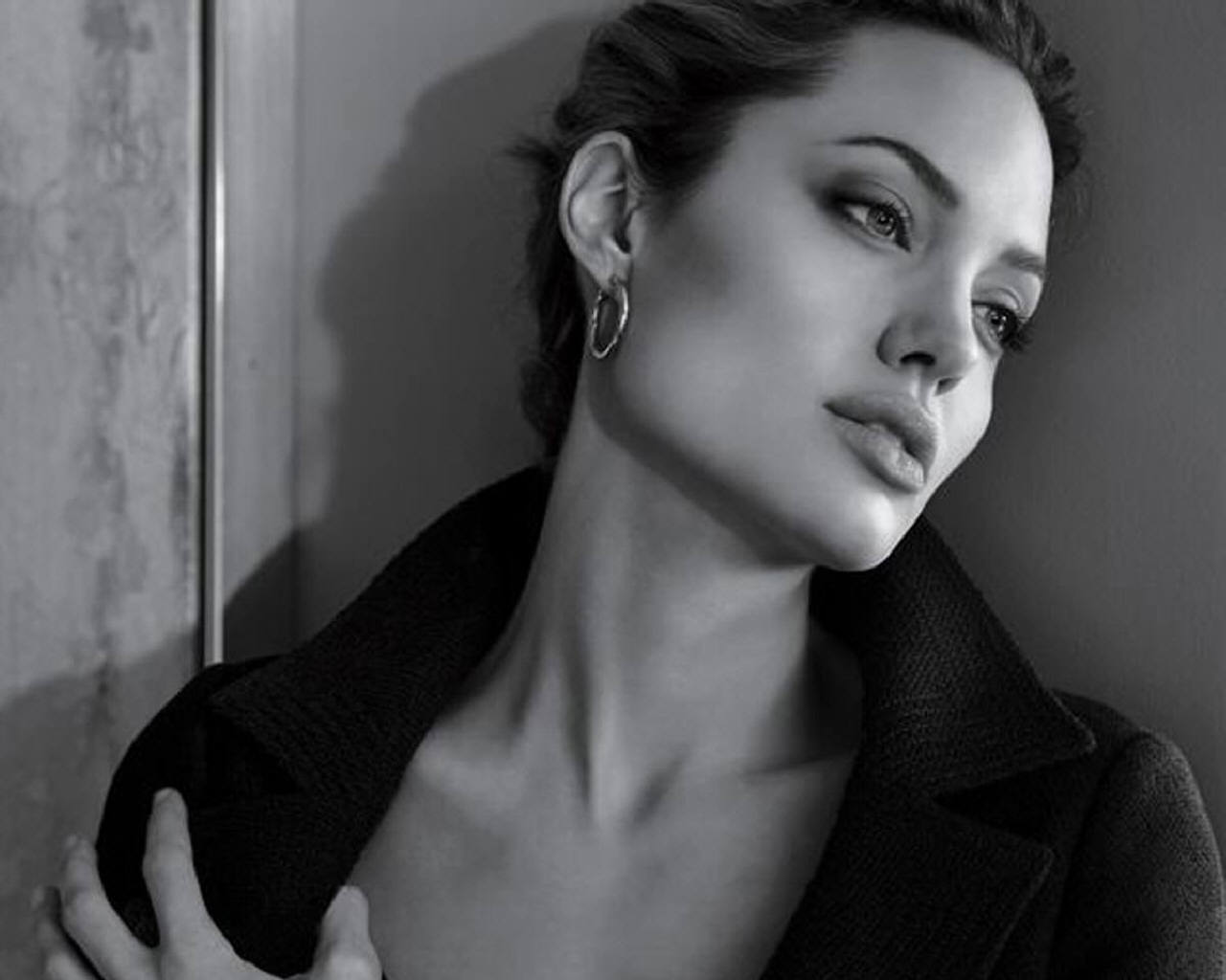 Angelina_Jolie___Wallpaper__6_.jpg