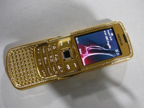 nokia_8600_luna_golden_diamond_edition_1_mp3_mp4_fm.jpg