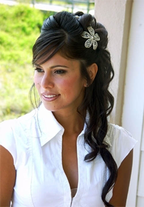 floral_hair_accessories_for_informal_wedding_dress.jpg