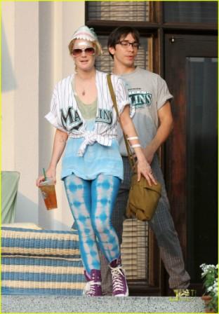 drew_barrymore_shark_head_08.jpg