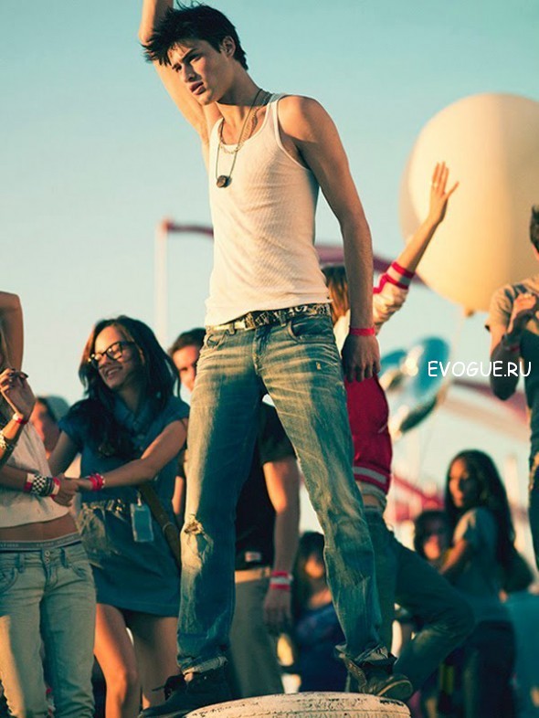 aramforhilfiger0_590x786.jpg