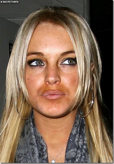 Lindsay_Lohan_reveals_her_newly_plumped_lips_12_.jpg