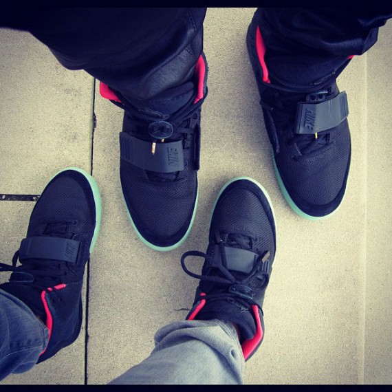 kim_kardashian_kanye_west_his_hers_nike_air_yeezy_2s_01_570x570.jpg