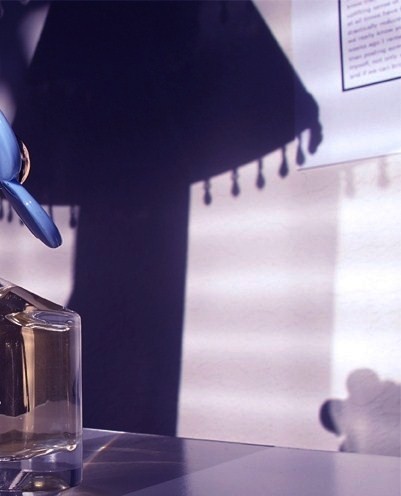 032710_marc_jacobs_daisy_phixr.jpg