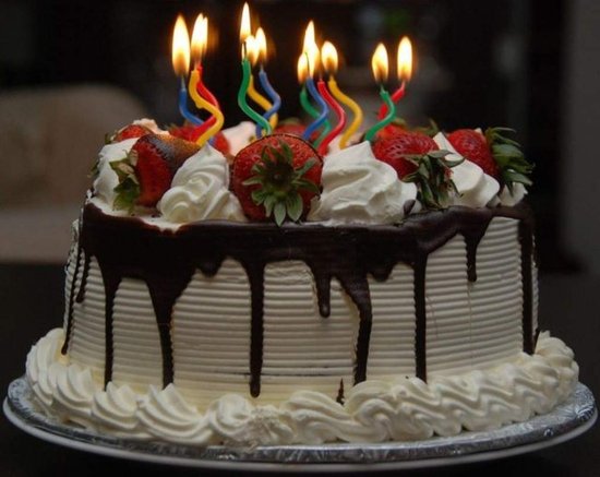 1af32930dc6561d4_Big_Chocolate_Birthday_Cake_With_Candles_Pictures.preview.jpg