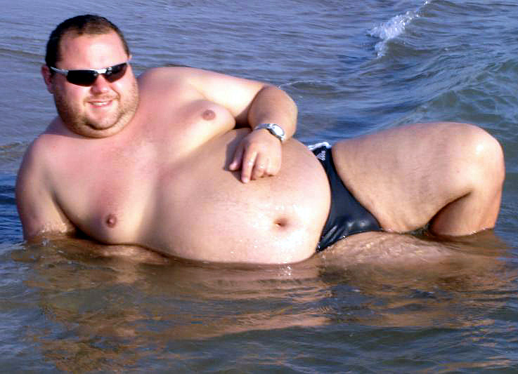 fat_guy_speedo.jpg